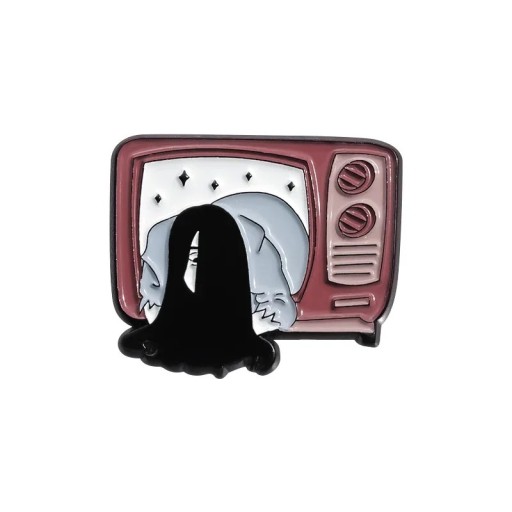 Kovová brož retro TV horor postava 3 x 2,5 cm smaltovaný odznak růžová černá pin na oblečení batoh halloween doplněk