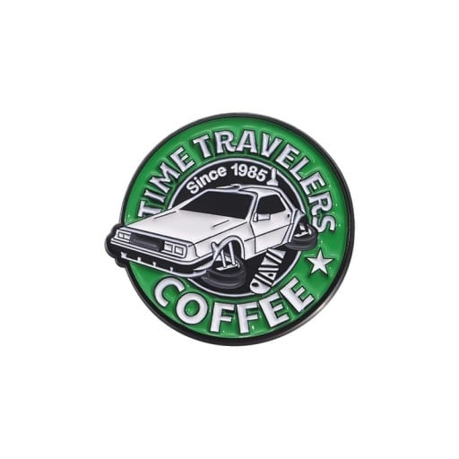 Kovowa broż Time Travelers Coffee auto cca 3 x 2,8 cm zielona wielokolorowa odznak na odzież plecak torbę retro motyw