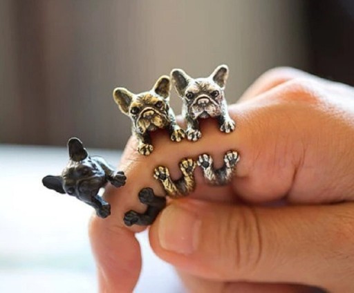 Kvinders ring med en hund