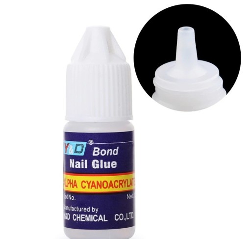L'adhésif pour ongles artificiels
