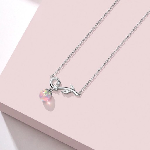 Ladies' Necklace with a Branch and Pearl