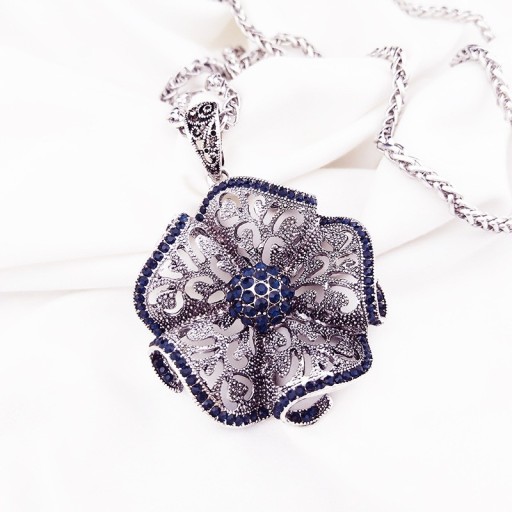 Ladies' Necklace with Blue Flower