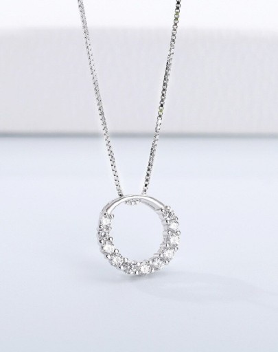 Ladies' Necklace with Circular Pendant in Silver Colour