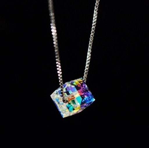 Ladies' Necklace with Cube D70