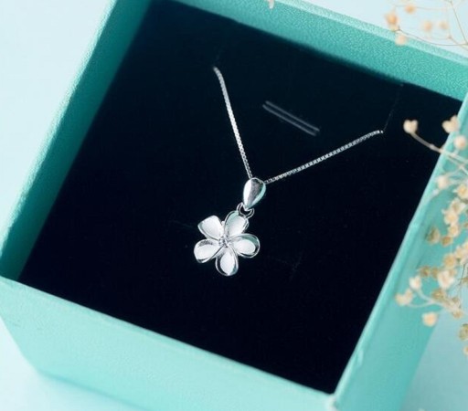 Ladies' Necklace with Flower G542