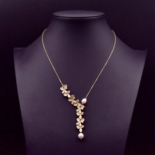 Ladies' Necklace with Flowers and Pearls