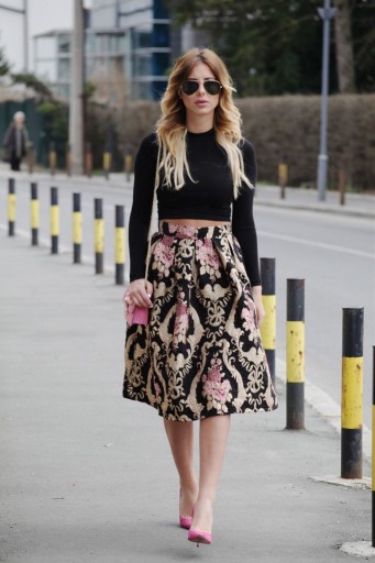 Ladies' Skirt with Roses
