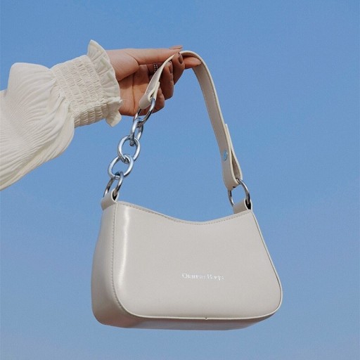 Ladies' small shoulder bag made of artificial leather 21 x 12.5 x 8 cm Baguette shape Handle with decorative silver chain Smooth glossy