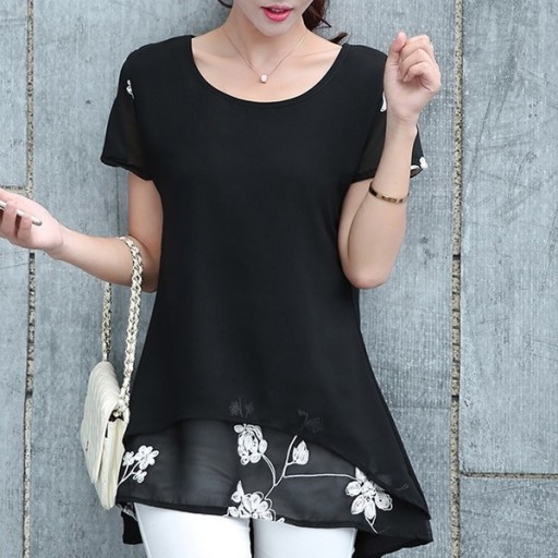 Lang damebluse med blomster