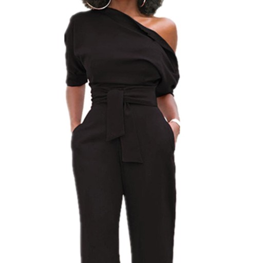 Lang damejumpsuit med asymmetriske ærmer