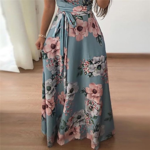 Langes Damenkleid mit Blumen