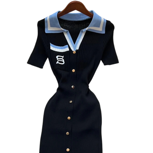 Langes Strickkleid mit Stickereien und Knöpfen Elegantes Kleid mit V-Ausschnitt und kurzen Ärmeln für den Alltag und den Abend