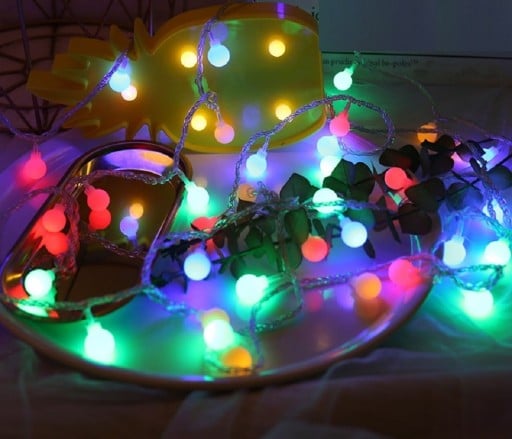 LED fénylánc golyókkal