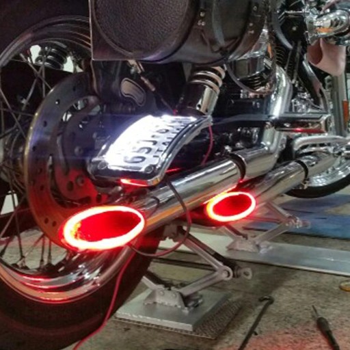LED svetlo na výfuk motocykli
