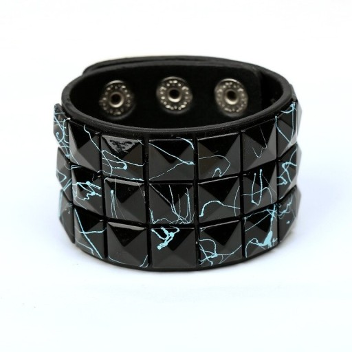 Lederarmband mit Pyramiden