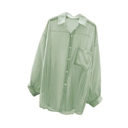Leichtes, transparentes Damenhemd mit langen Ärmeln. Lockere Passform mit Kragen und Tasche. Elegantes Button-Down-Hemd für die Stadt und das Wasser.