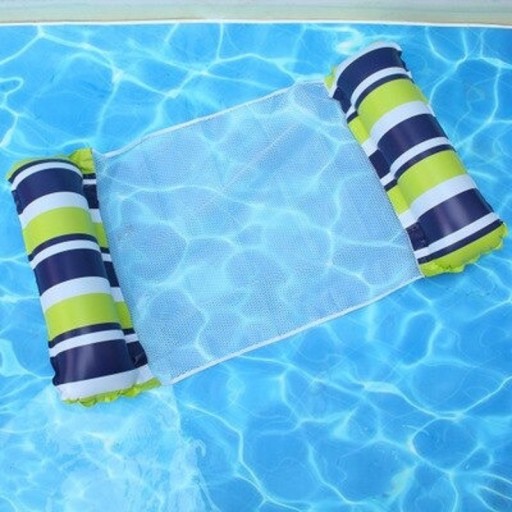 Liegestuhl im Wasser P3276