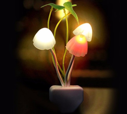 Lumina de noapte într-o priză în formă de ciupercă