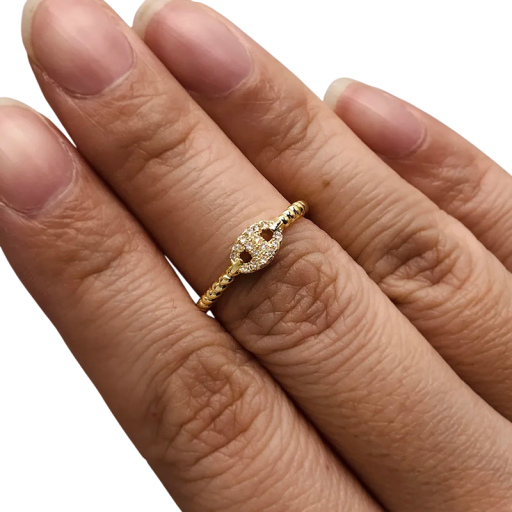 Luxury Women's Ring 0.5 x 0.7 cm Pig Snout Shape Engraved Decor Intertwined Pattern Elegant Jewellery for Women Gift