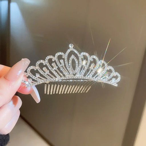 Luxusos csillogó korona Univerzális méretű Gazdagon díszített kristály tiara fésűvel Gazdag ünnepi hajdísz