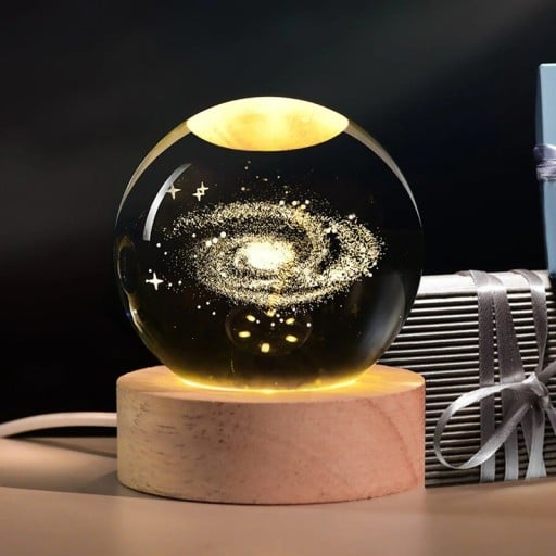 Luz nocturna LED para crianças em forma de bola de 6 cm com motivo Galáxia, base de madeira, cabo de alimentação, iluminação decorativa para o quarto