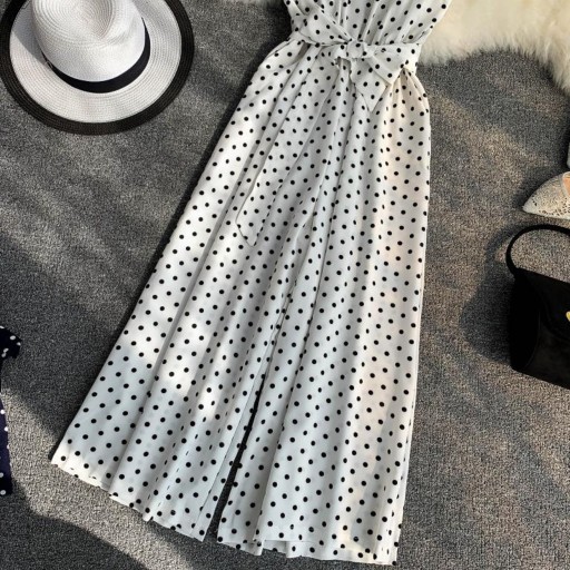 Macacão feminino com bolinhas e laço na cintura