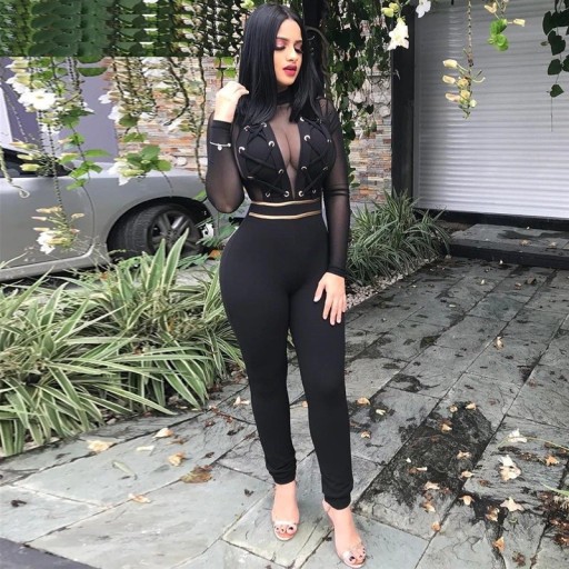 Macacão feminino transparente com decote profundo