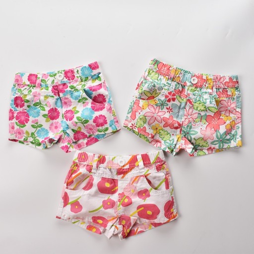 Mädchenshorts mit Blumen J614