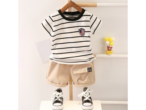 Maglietta e pantaloni corti a righe per bambino L1388