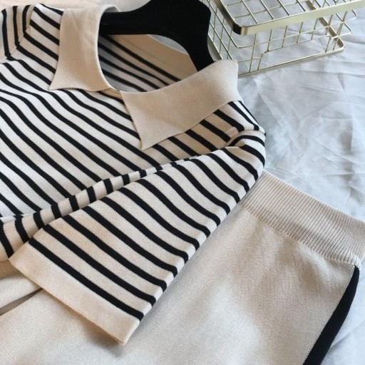 Maglietta e pantaloni da donna B941