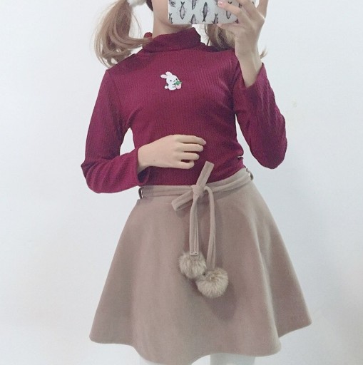 Maglione a collo alto da donna con coniglio