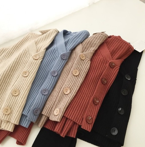 Maglione corto da donna con bottoni G228