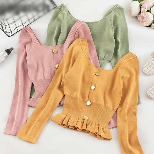 Maglione da donna con bottoni e volant