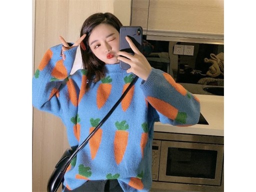 Maglione lavorato a maglia da donna con carote