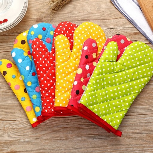 Manoplas de cocina con lunares
