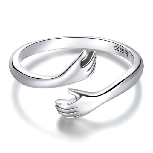 Manos de anillo de mujer