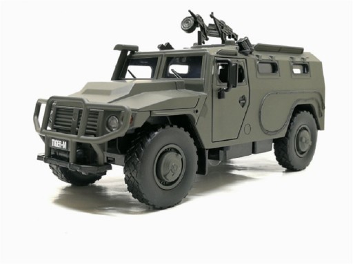Mașină de jucărie militară