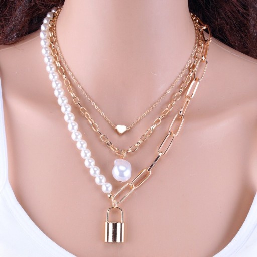 Massieve damesketting met parels en slot