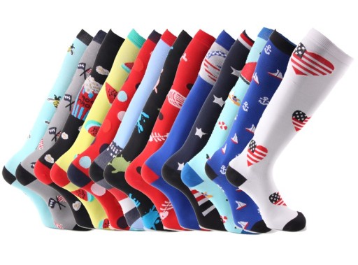 Meias longas com bordados