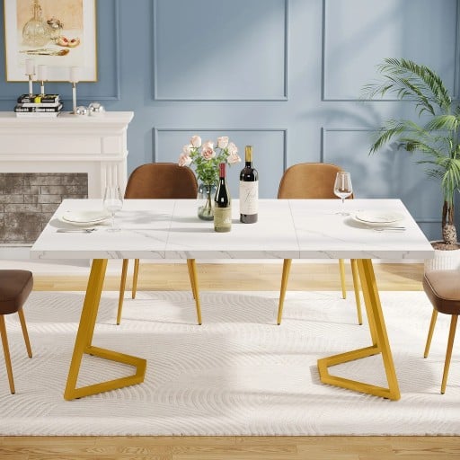Mesa de comedor blanca 140 x 80 x 75 cm Piernas doradas con brazo vertical y diagonal unidas por una base angular Tablero rectangular sin marco