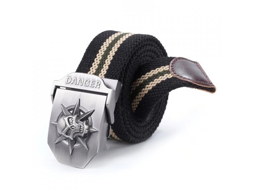 Miesten vyö pääkallolla