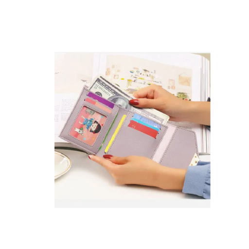 Mini carteira feminina com coração 11x9x1,5 cm elegante e prática com 7 compartimentos para cartões, compartimento transparente para fotos e espaço para notas