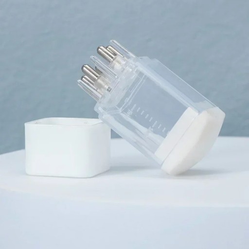 Mini fejmasszírozó hajhullás elleni tartályos applikátorral a termékek hajgyökerekre való egyenletes felviteléhez Fejbőrápoló eszköz golyós hegyekkel 4 x 2 x 1 cm