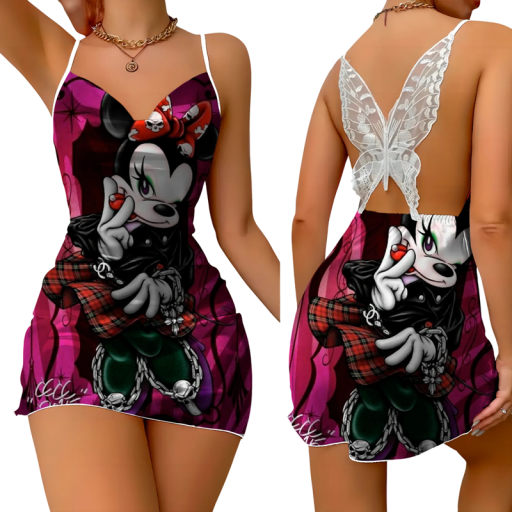 Mini vestido rosa con personaje de dibujos animados punk y espalda abierta. Encaje de mariposa. Estampado elegante con calaveras y cadenas.
