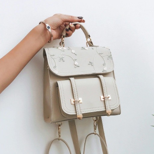 Mochila feminina com flores