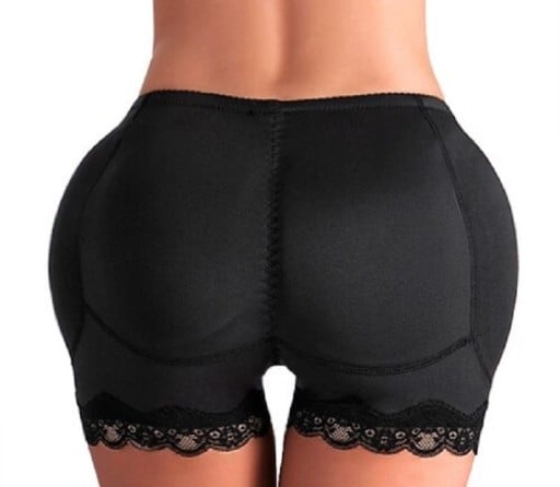 Modelarea chiloților push-up cu dantelă