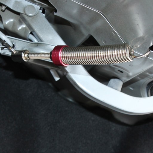 Mola para abertura automática da mala