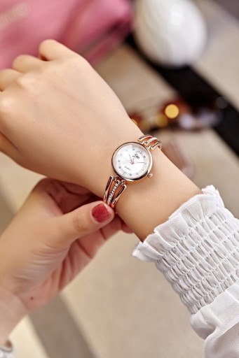 Montres pour femmes mignonnes avec des pierres J1587