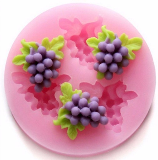 Moule en silicone avec des raisins