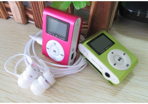MP3-Player + Kopfhörer + USB-Kabel J925